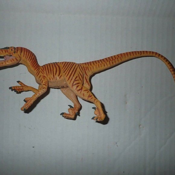 Velociraptor 10" Figure Safari Toy‎ Dinosaur - Picture 1 of 5